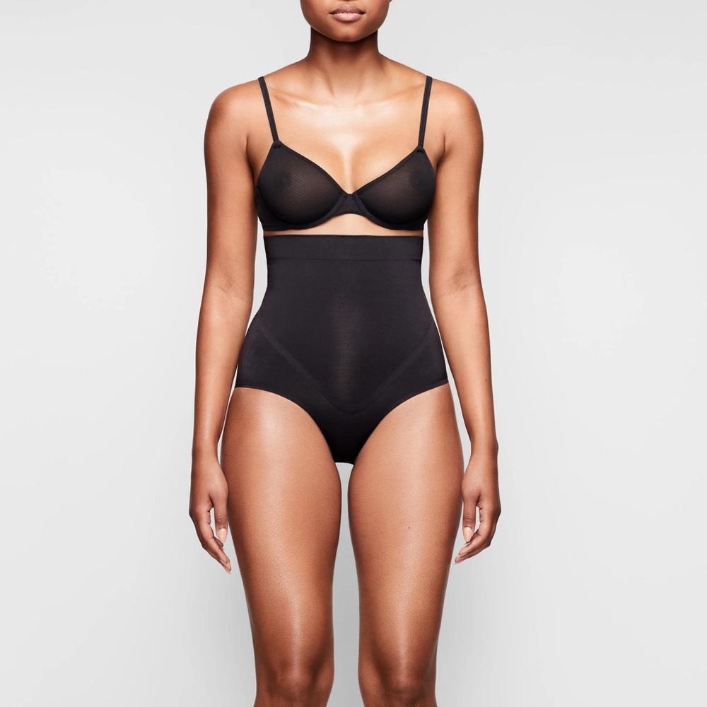 SKIMS HIGH WAIST BONDED BRIEF ✨